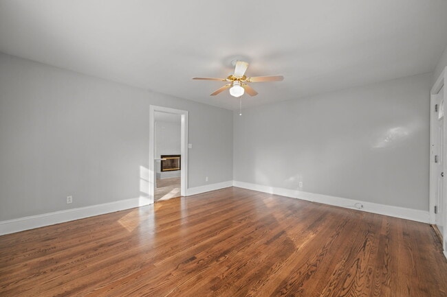 Photo - 2405 Jefferson Dr