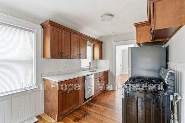 Photo - 85 Ottawa Ave Unit Front House