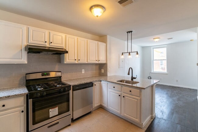 Building Photo - 305 N 41st St Unit 2