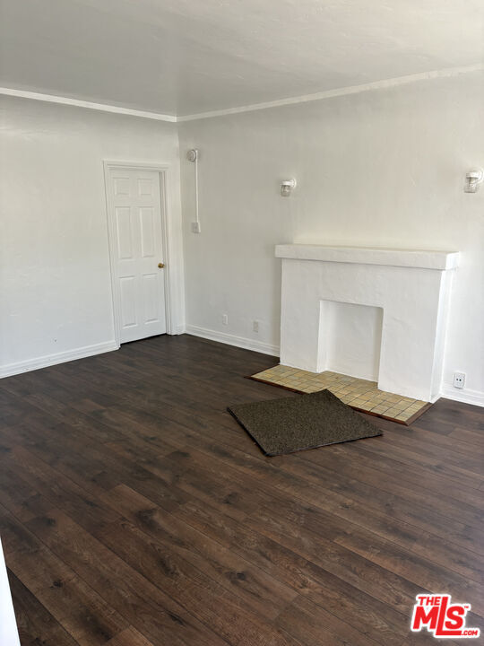 1052 W 60th Pl