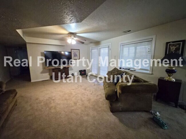 Photo - 22 W 400 N St