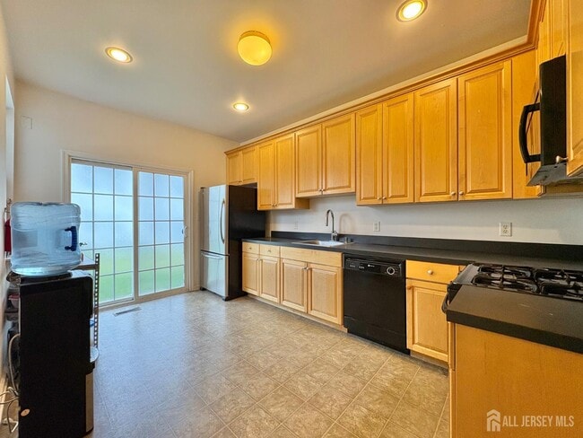 Photo - 406 Birch Ct