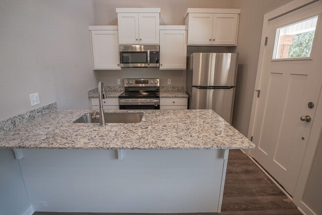 Photo - 2 Bedroom 2 Baths, close to UofA!!