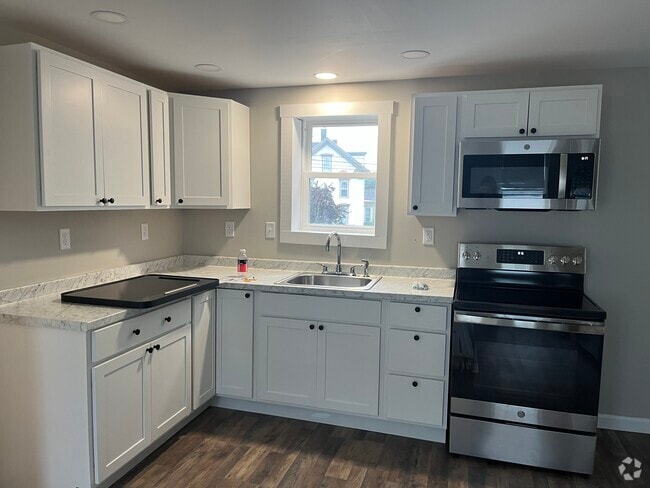 Building Photo - 99 Pine St Unit 2 Rental