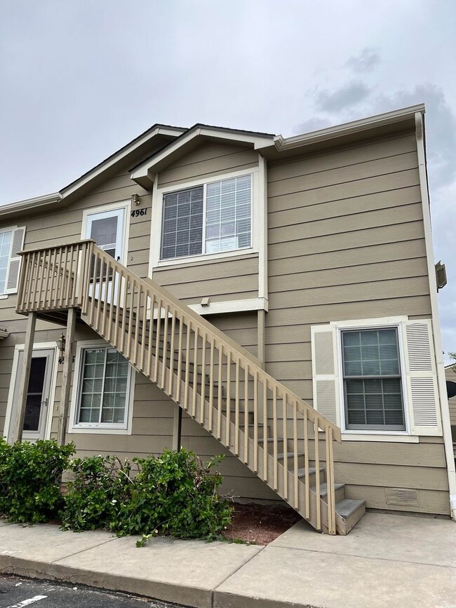 Upper 2 bed, 2 bath Condo on Leland - Upper 2 bed, 2 bath Condo on Leland