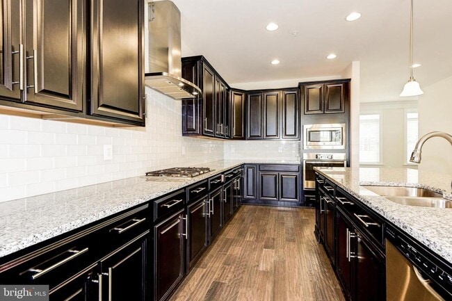 Photo - 11339 Market St