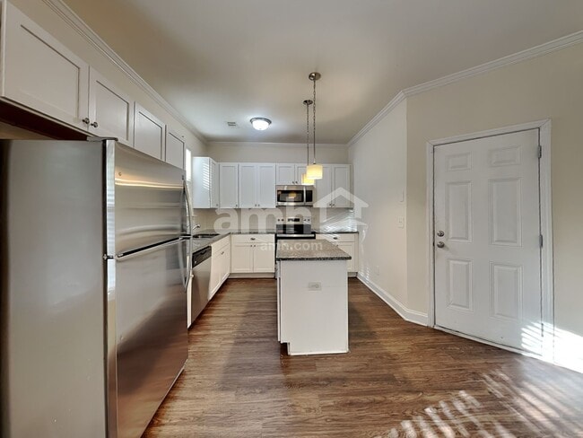 Photo - 2535 Beal St