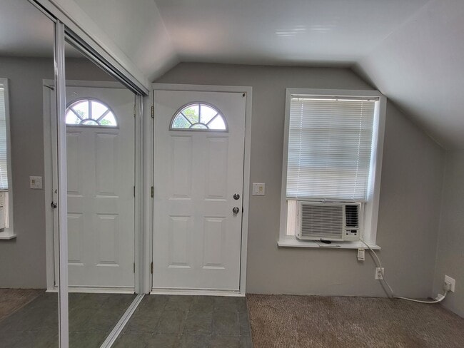 Building Photo - Studio loft next to UCO campus with deck and fenced yard