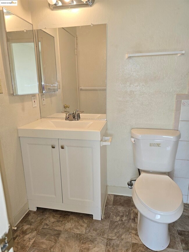 Photo - 164 E Trident Dr