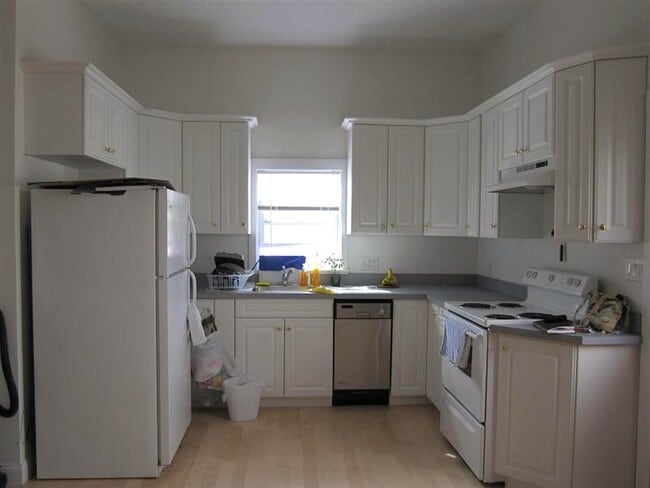 Building Photo - 11 Craigie St Unit 3