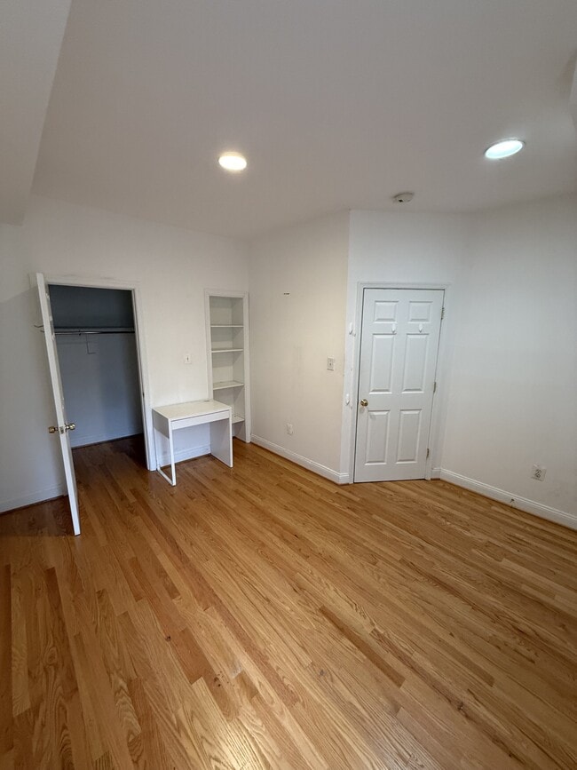 1450 Newton St NW