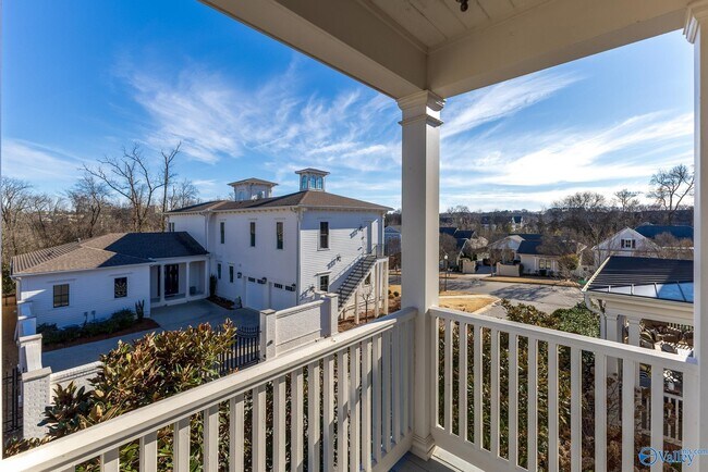 Photo - 32 Hillcrest Ave NW Unidad B