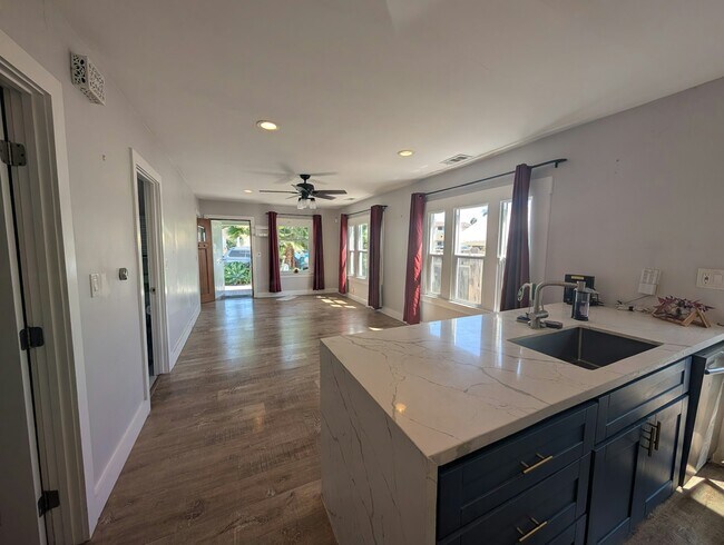 4778 W Mountain View Dr