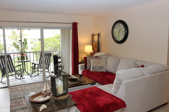 Photo - 1548 SE Royal Green Cir Unidad M-207