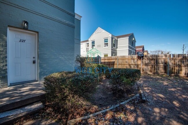 Photo - 227 SE 13th St