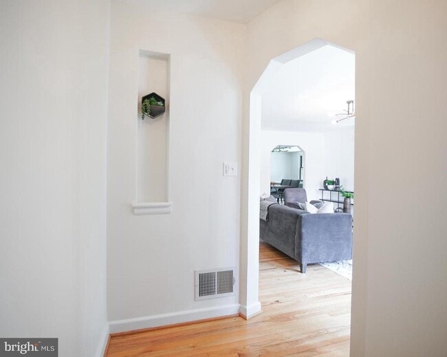 Building Photo - 5602 Hawthorne St