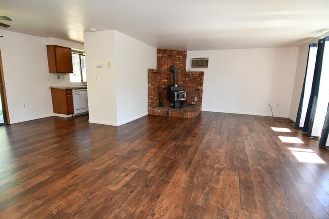 Photo - 936 SE Sharon Ave