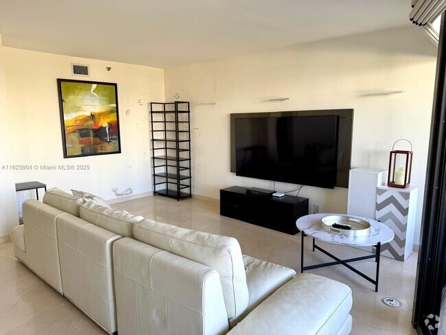 Building Photo - 1000 E Island Blvd Unit 905 Rental