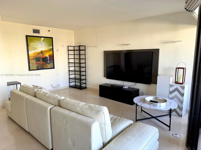 Building Photo - 1000 E Island Blvd Unit 905 Rental