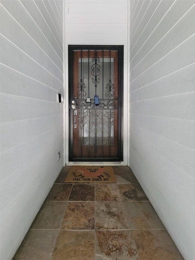 Photo - 2032 Tuam St