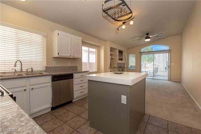 Photo - 304 Silver Castle St