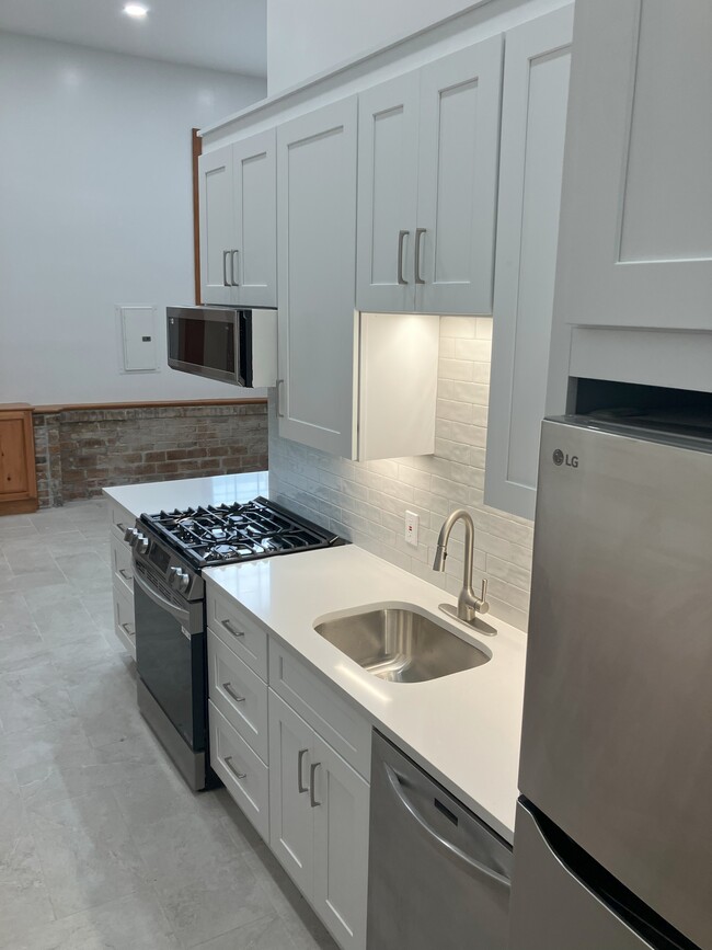 Gas stove and microwave - 2039 Valence St Unit 2039 Valence Street