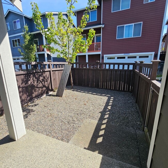 Photo - 2444 Seringa Ave