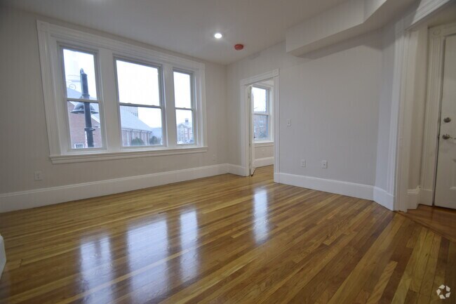 Building Photo - 31 Harvard St Unit 2 Rental