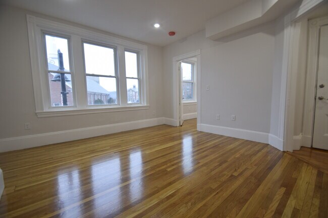 Photo - 31 Harvard St Apartments Unit 2