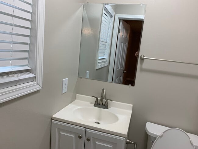 Photo - 1050 Mathews Ct SE