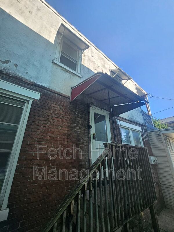 Photo - 2534 Derry St