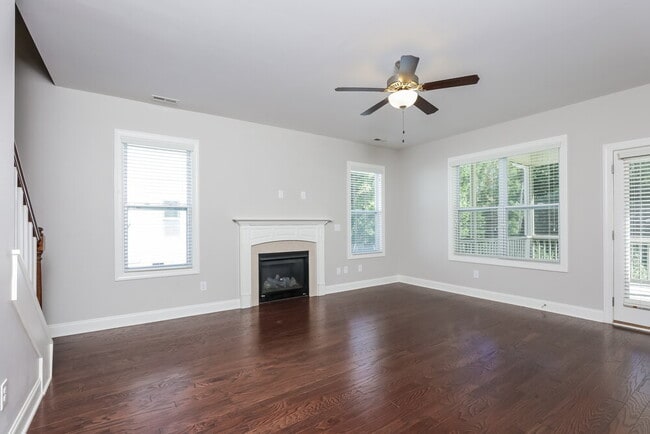 Photo - 168 Hawkesburg Dr