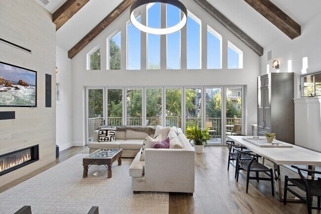 Photo - 719 E 2nd St Unit PH3