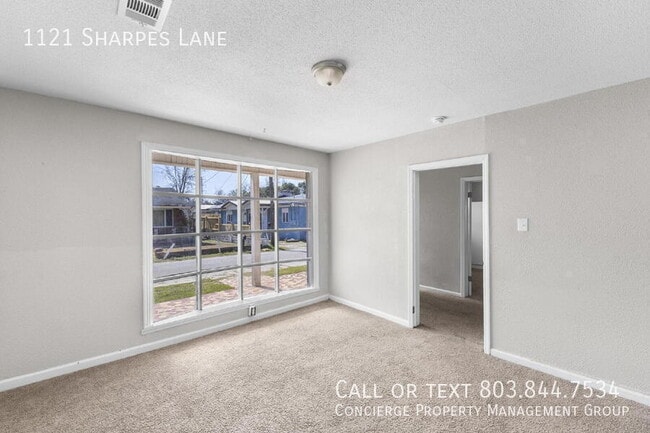 Photo - 1121 Sharpes Ln