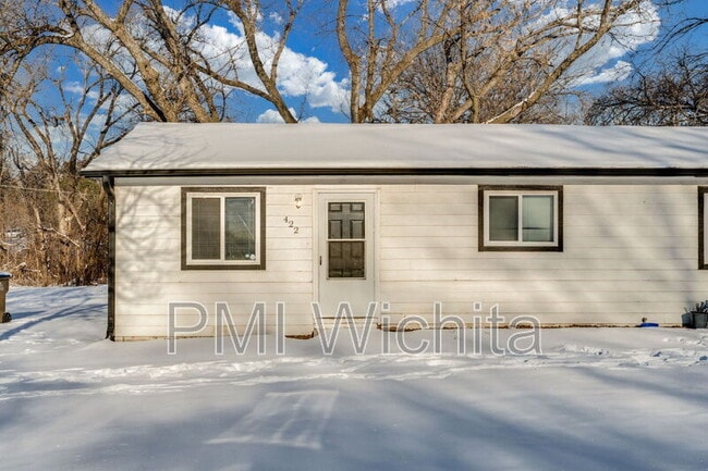 Building Photo - 422 W Mahoney Dr