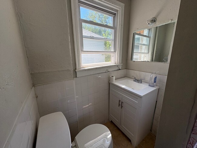 Photo - 207 Dunseith St