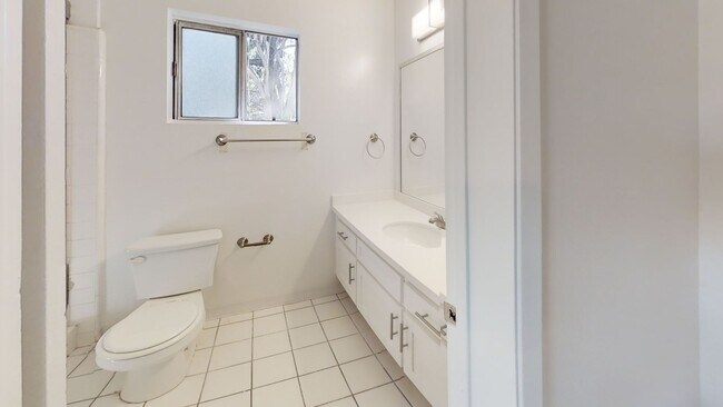 Photo - 3327 Livonia Ave