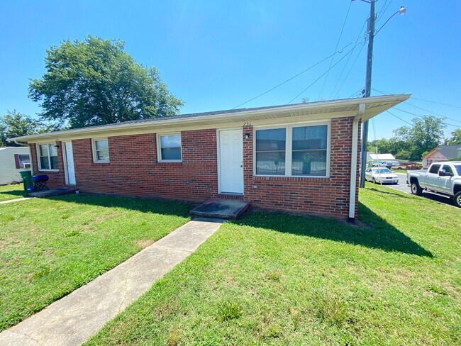 1bed/1ba duplex downtown Landis very Nice ... - 1bed/1ba duplex downtown Landis very Nice ... House