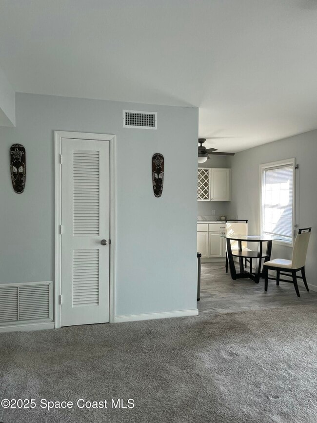 Photo - 115 E Colonial Ct Unit C