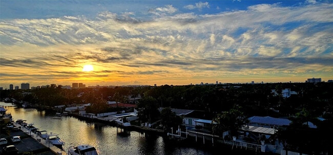 Building Photo - 2000 NE 135th St Unit 605