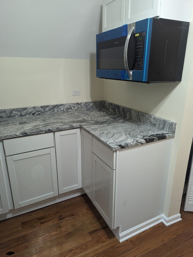 Building Photo - 7042 S Kimbark Ave Unit 3