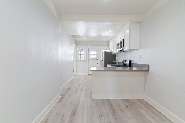 1819 - 1825 E. 7th St