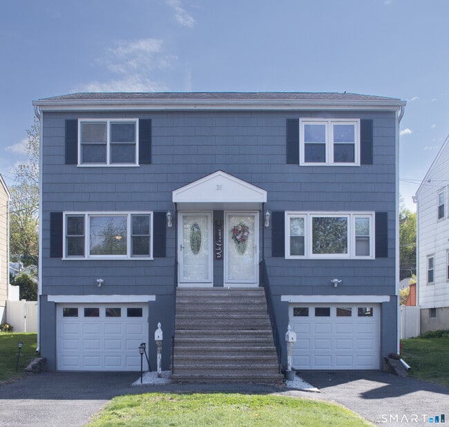 Building Photo - 31 Hollow Wood Ln