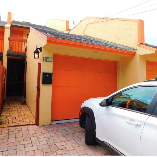 Photo - 797 S Riverside Dr