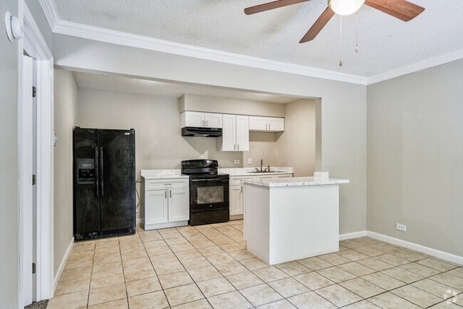 1BR, 1 BA - 497SF - Kitchen