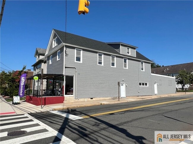 Photo - 588 Livingston Ave Unit 2A