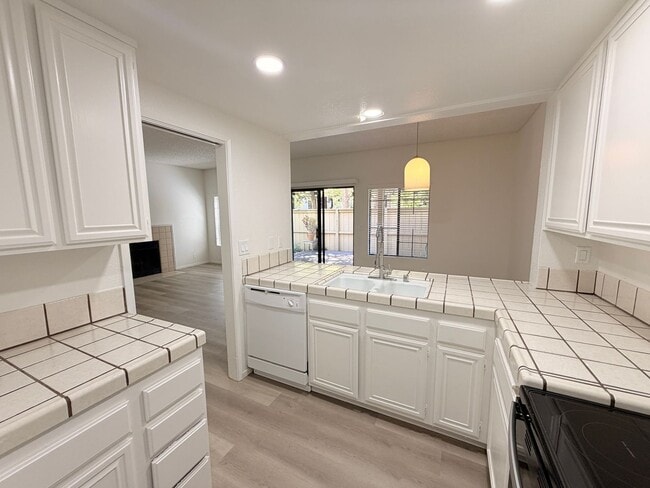 Photo - 2040 Donovan Ct