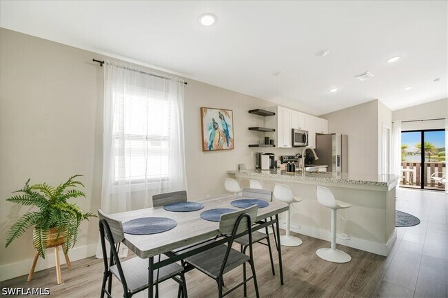 Photo - 3260 Woodside Ave