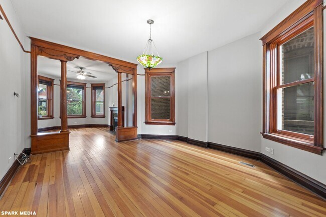 Photo - 2025 W Walton St