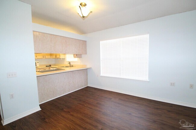 Photo - 1128 Sweetbriar St